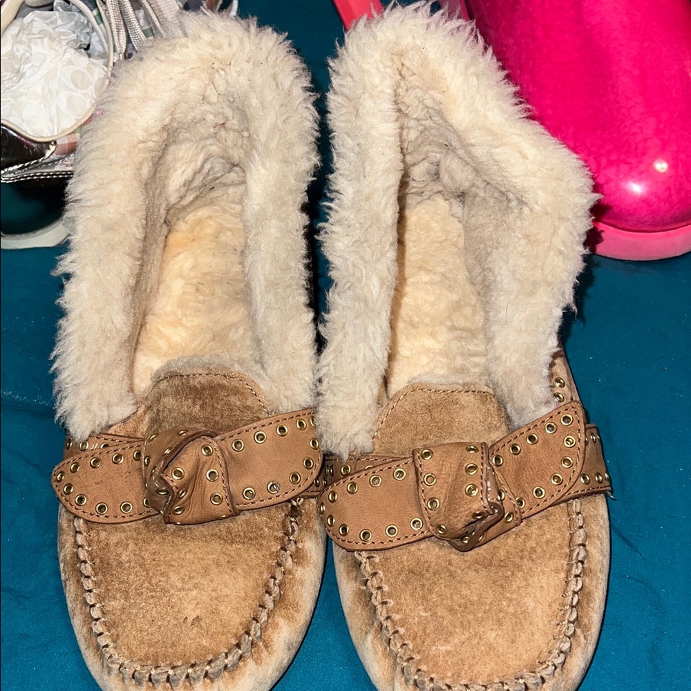 UGG Poler slipper in water-resistant suede w/a wool lining and grommet details.